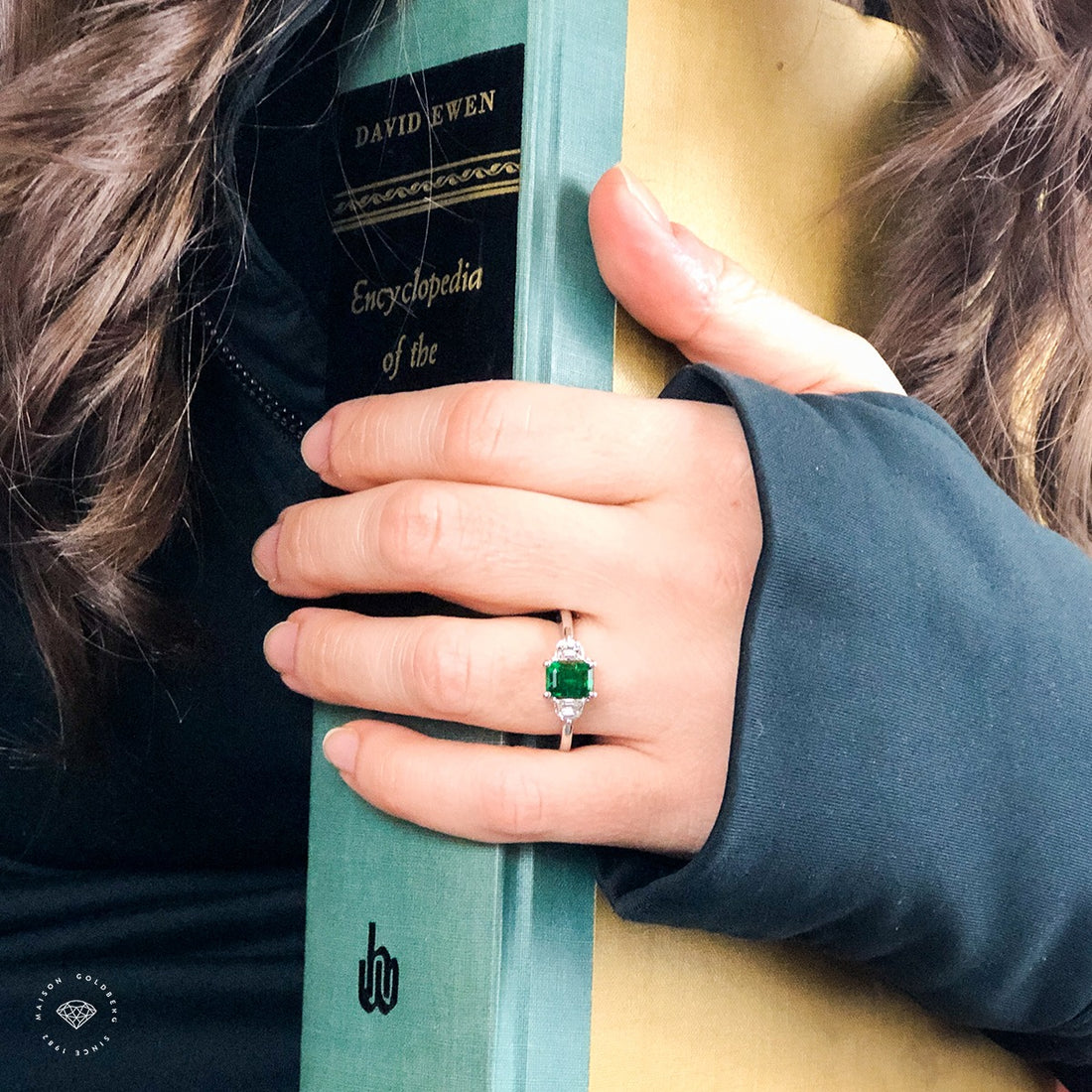 Bague émeraude et demi-lune de diamants